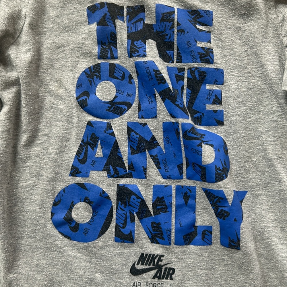 The Nike Tee Boys Youth Size SM Long Sleeve Crew Neck Cotton